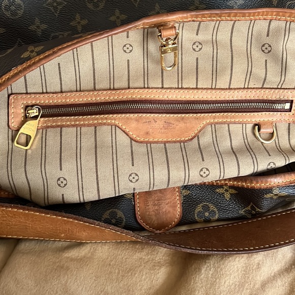 Authentic LOUIS VUITTON Delightful MM Monogram Leather Shoulder Bag - Picture 16 of 16